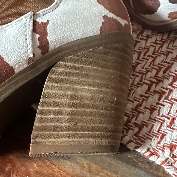 Cowprint Chelsea Ankle Boots Women’s 10 Worn 3x - Picture 10 of 16